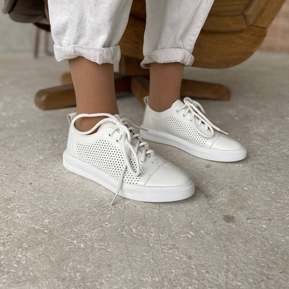 Sneakers - Picture 3 of 13